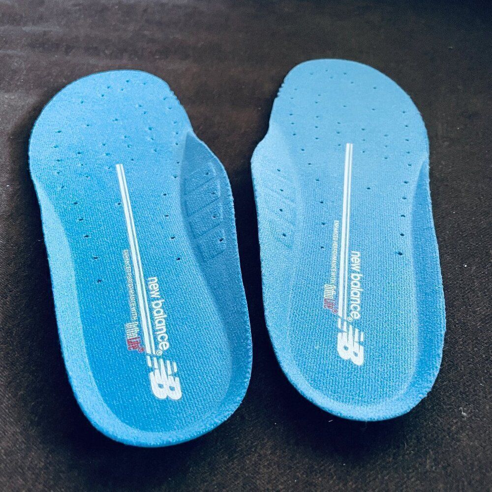 Fresh NEW BALANCE INSOLES Mens 6 - 6.5 Womens 8- 8.5 Light Medium Blue